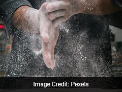 Chinese Restaurant Goes Viral for Staff Roleplaying Martial Arts Novel Characters