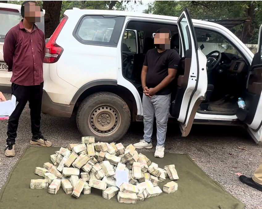Rs 4 crore cash seized in Khairagarh Chhattisgarh Rs 4 crore cash seized in Khairagarh Chhattisgarh