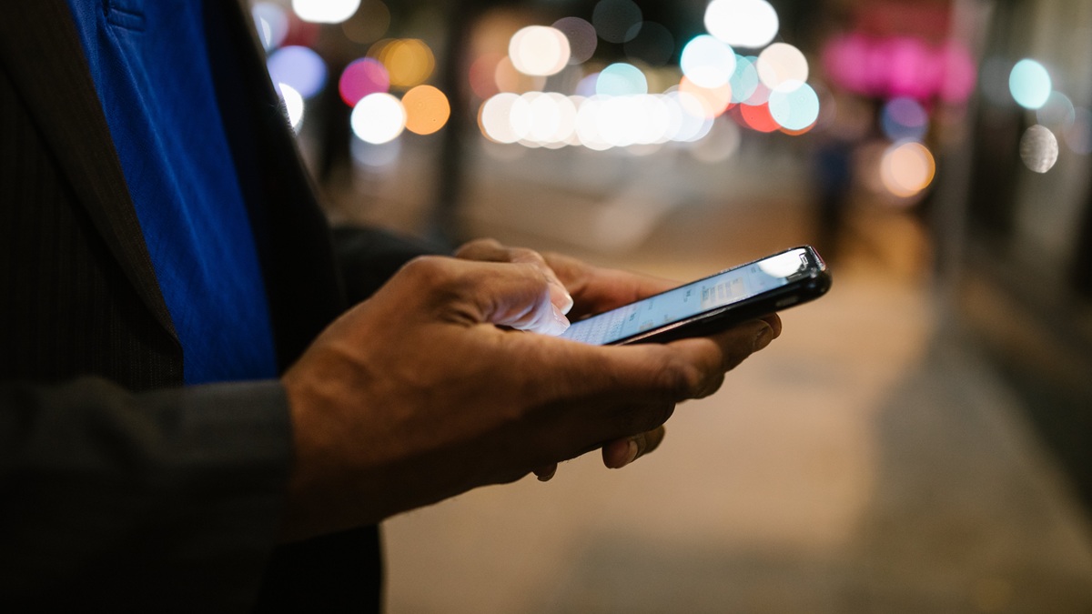 क्या है WhatsApp लव स्कैम, प्रीति से मिलने के बहाने लूटे 32 लाख रुपये