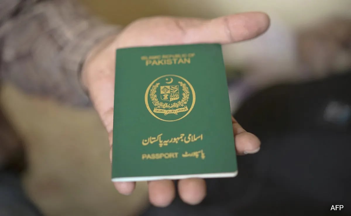 UAE Halts Visas For Pakistanis Amid Crime Concerns
