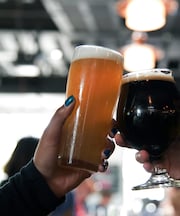 New Year 2026: शराब के नुकसान को कम करने वाली 5 सुपर हेल्दी चीजें, ड्रिंक करने से पहले ही खा लें