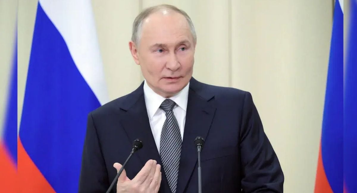 Why Vladimir Putin Avoids Smartphones: Inside the Russian President