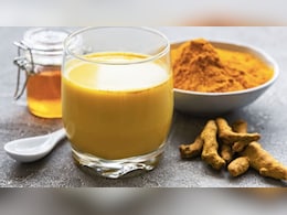 खांसी कर रही है परेशान, तो हल्दी दूध में ये दो बूंदें मिलाकर पी लो रोज, पुरानी खांसी होने लगेगी गायब