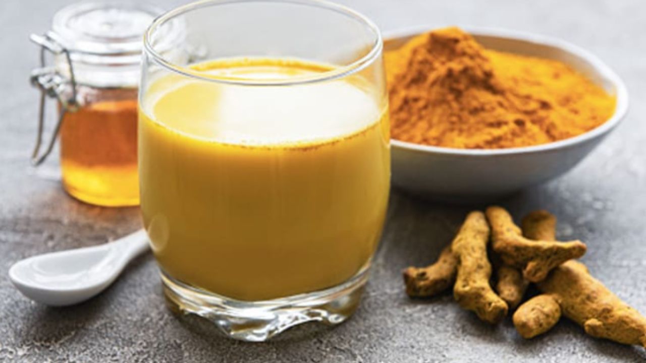 Home remedies for cough,cold and Sore Throat,khansi ke gharelu upay,gale ki kharash kaise thik kare,balgam kaise nikale,Home remedies for cough and cold, Ayurvedic treatment for sore throat, Dry cough home remedies in Hindi, Phlegm removal natural remedies, Seasonal cough treatment, Tulsi ginger benefits for cold, How to cure throat irritation fast, Immunity boosting tips for seasonal change Latest and Breaking News on NDTV