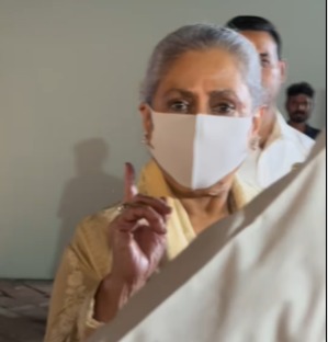 Jaya Bachchan Snaps At Paparazzi (Again): "<i>Munh Band Rakho</i>, Photo <i>Lo</i>"