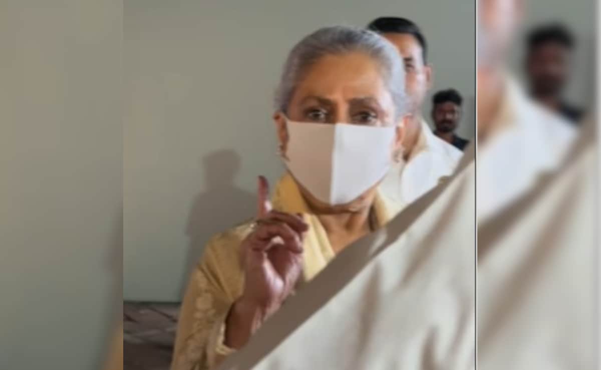Jaya Bachchan Snaps At Paparazzi (Again): "Munh Band Rakho, Photo Lo"