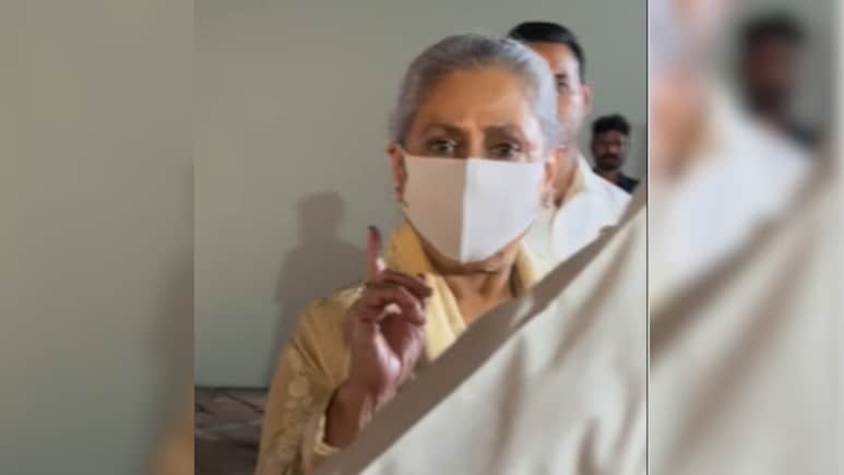 Jaya Bachchan Snaps At Paparazzi (Again): "<i>Munh Band Rakho</i>, Photo <i>Lo</i>"