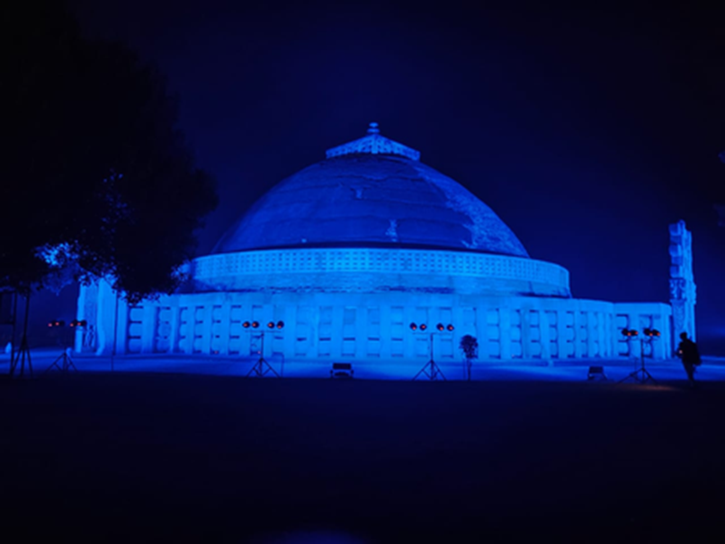 World Children Day: विश्व बाल दिवस पर सांची सहित MP की 100 इमारतें ब्लू लाइट से हुईं सराबोर