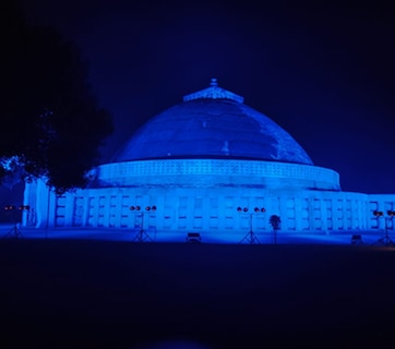 World Children Day: विश्व बाल दिवस पर सांची सहित MP की 100 इमारतें ब्लू लाइट से हुईं सराबोर