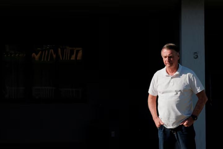 जेल से भागने की कोशिश में ब्राजील के पूर्व राष्‍ट्रपति बोल्‍सोनारो! कोर्ट ने सुनाई है 27 साल की सजा  