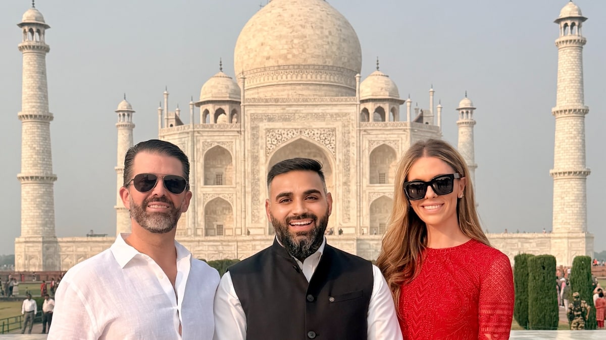 ट्रंप जूनियर ने आगरा में ताजमहल का दौरा किया