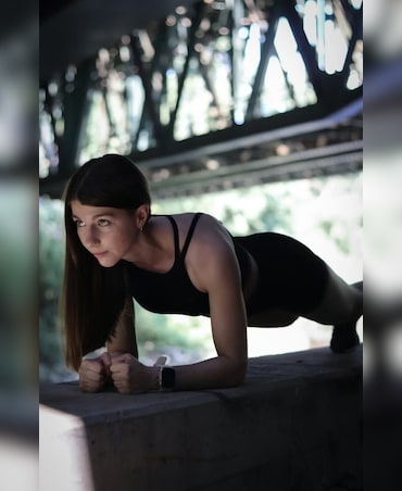 8 Benefits Of Doing Planks Every Day