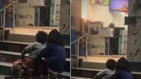 सीढ़ियों पर बैठकर TV देखते बच्चों का Video देख भर जाएंगी आंखें , यूजर बोले- इसे कहते हैं असली खुशी