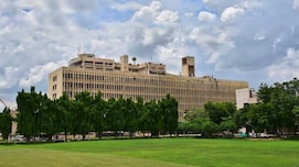 QS World Rankings: एशिया की सबसे अच्छी यूनिवर्सिटीज में शामिल हुए ये भारतीय संस्थान, रैंकिंग में हुआ सुधार