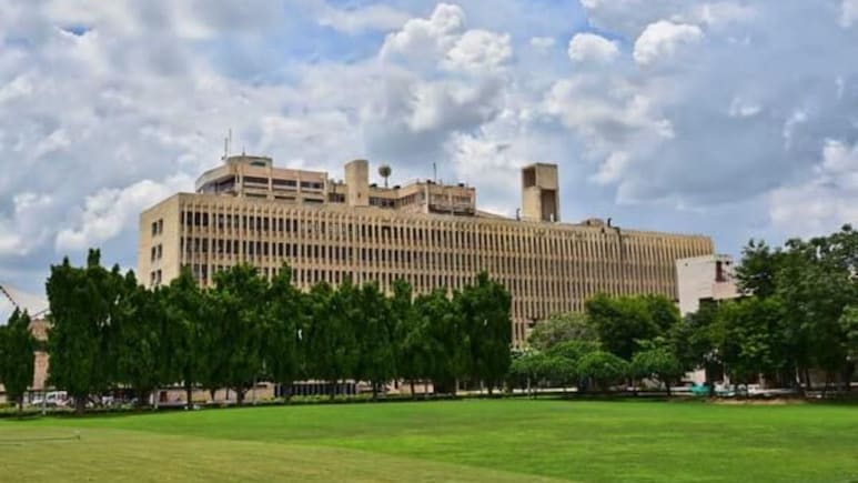 QS World Rankings: एशिया की सबसे अच्छी यूनिवर्सिटीज में शामिल हुए ये भारतीय संस्थान, रैंकिंग में हुआ सुधार