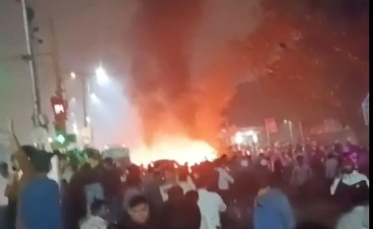 Cars On Fire Outside Metro Station Near Red Fort: What We Know So Far