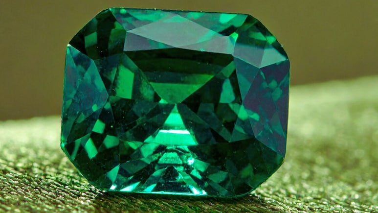 दुनिया का सबसे गरीब मुल्क, राष्ट्रपति भवन में छिपा था अरबों का खजाना, 300 किलो का बेशकीमती रत्न हाथ लगा