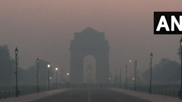 दिल्ली-NCR पर आज जहरीली धुंध की चादर,  AQI 300 पार,  आखिर ठंड बढ़ने से क्यों बढ़ने लगता प्रदूषण, जानें