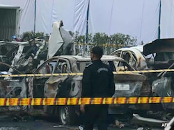 PM Modi Meets Delhi Blast Victims At Hospital After Returning From Bhutan