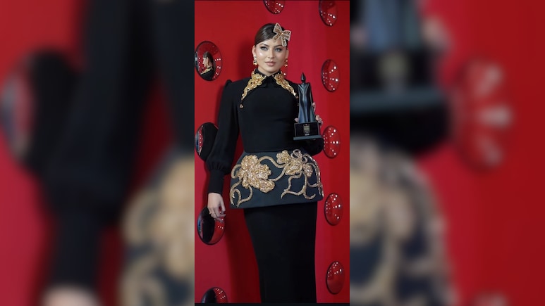 'ग्लैमी अवार्ड्स 2025' में उर्वशी रौतेला ने पहना इतने करोड़ का आउटफिट, जानें कीमत