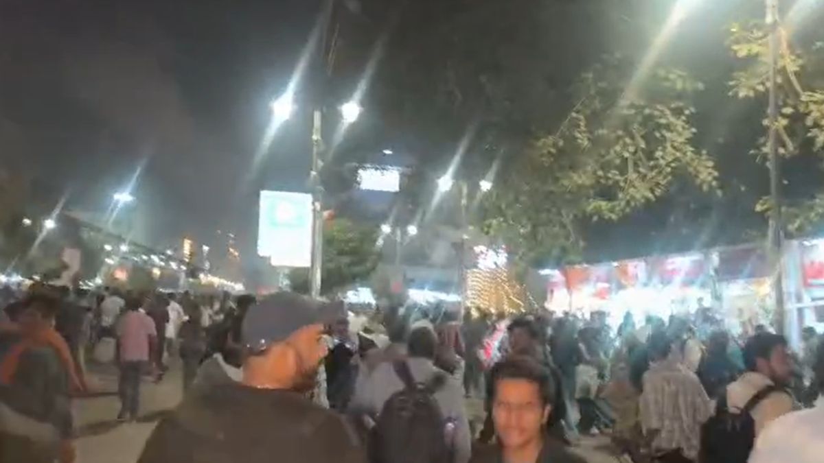 Video: Delhi Red Fort Car Explosion Heard On Camera, Crowd Seen Running Away