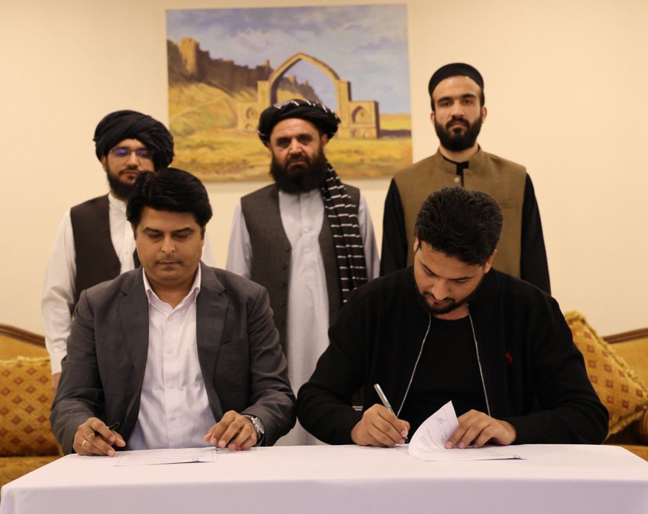 पाकिस्तान नहीं,  अब भारत से दवाएं खरीदेगा अफगानिस्तान; 830 करोड़ की डील पर दस्तखत