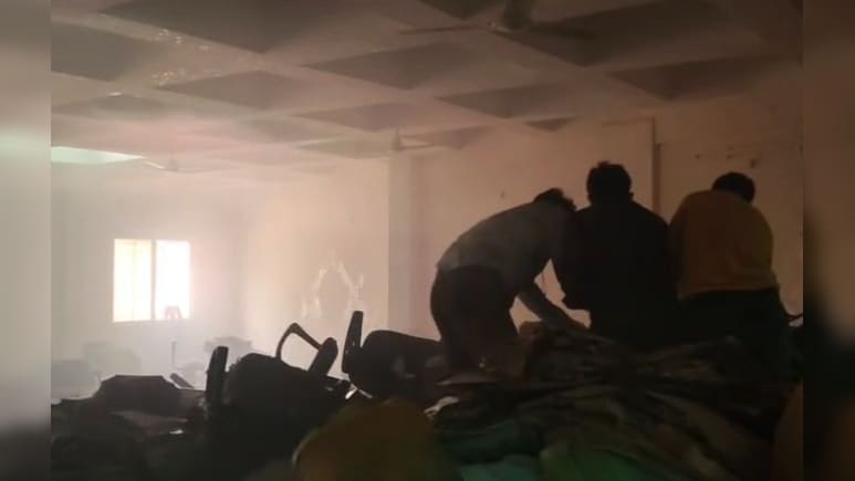 RTO कार्यालय में लगी भीषण आग, रिकॉर्ड रूम जलकर खाक; मशक्कत के बाद पाया काबू