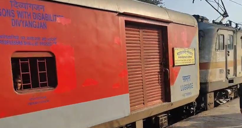 लाल किला ब्लास्ट के बीच महाराष्ट्र में बम की धमकी और ट्रेन में लिखा मिला “ISI-पाकिस्तान जिंदाबाद”