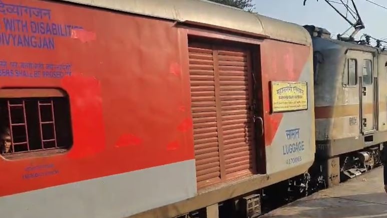 लाल किला ब्लास्ट के बीच महाराष्ट्र में बम की धमकी और ट्रेन में लिखा मिला “ISI-पाकिस्तान जिंदाबाद”