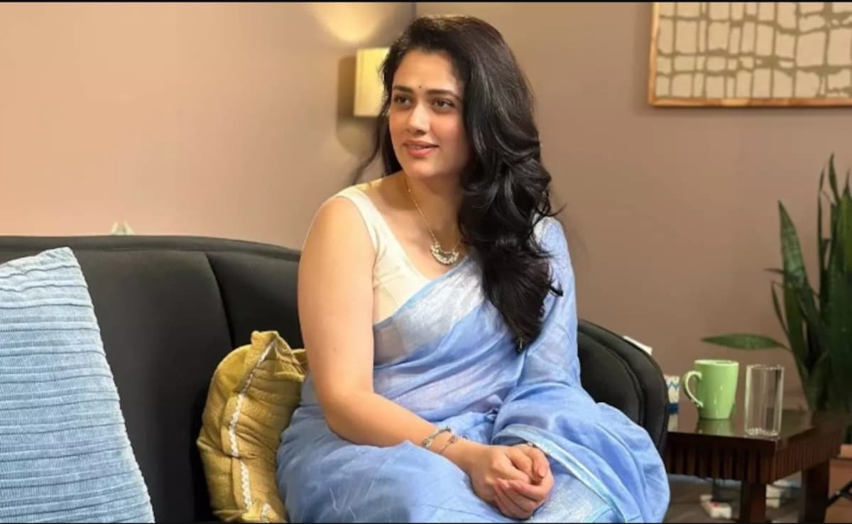 कौन है नीली साड़ी वाली वायरल हसीना गिरीजा ओक? जो बन गई हैं लेटेस्ट नेशनल क्रश, सिडनी स्वीनी-मोनिका बेलुची से हो रहीं कंपेयर