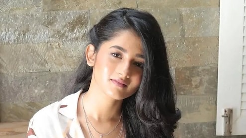 द फैमिली मैन 3 के प्रमोशन में हादसा, स्टेज से गिर गईं अश्लेषा ठाकुर, पैर मुड़ने से दर्द से कराह उठीं