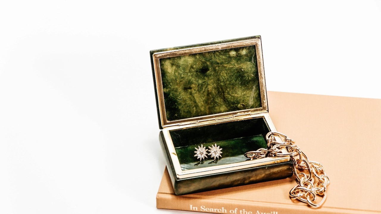 Can Jewellery Organisers Prevent Tarnish? The Science Behind It Can Jewellery Organisers Prevent Tarnish? The Science Behind It