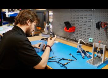 AppleCare+ चे नवे प्लॅन भारतात जाहीर; iPhone साठी Theft आणि Loss Protection उपलब्ध