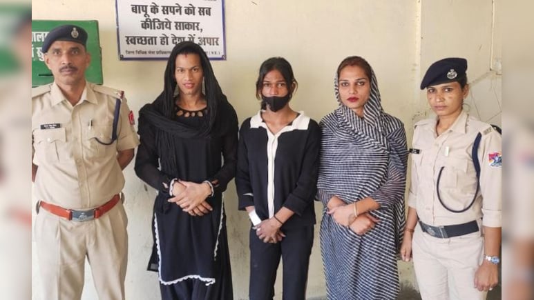 ट्रेन में किन्नरों का आतंक! पैसे नहीं दिए तो गाड़ी पर किया पथराव, रेलवे पुलिस ने तीन को पकड़ा