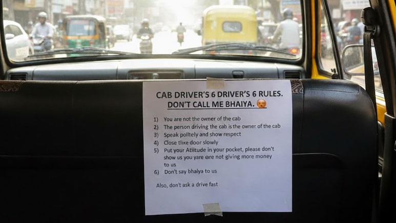 Cab Driver : 'भैय्या' म्हणू नका... ' कॅब ड्रायव्हरने कारमध्ये प्रवाशांसाठी लावले 6 'कडक' नियम, चर्चा तर होणारच