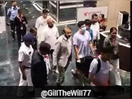 IND vs SA: शुभमन गिल को मिली अस्पताल से छुट्टी, वायरल वीडियो में कुछ ऐसा दिखा कप्तान का हाल