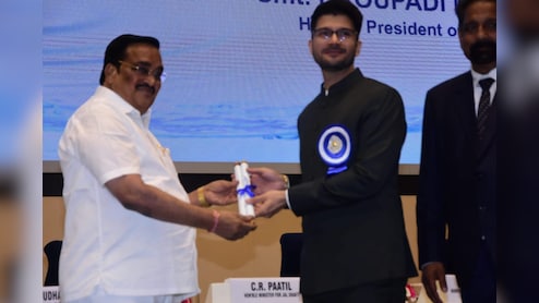 दंतेवाड़ा से बलौदाबाजार तक... जहां पोस्टिंग वहां कर दिखाया कमाल, जानें इस युवा IAS अफसर के बारे में सबकुछ