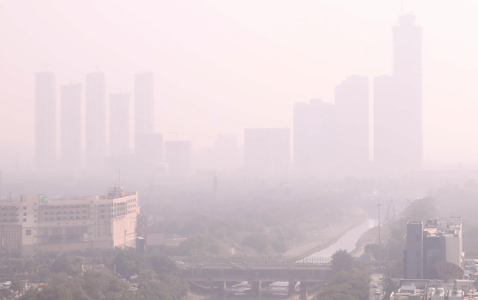 दिल्ली-NCR में वर्क फ्रॉम होम और स्कूल होंगे बंद! जानें ग्रैप 3 लागू हुआ तो क्या-क्या पाबंदियां लगेंगी