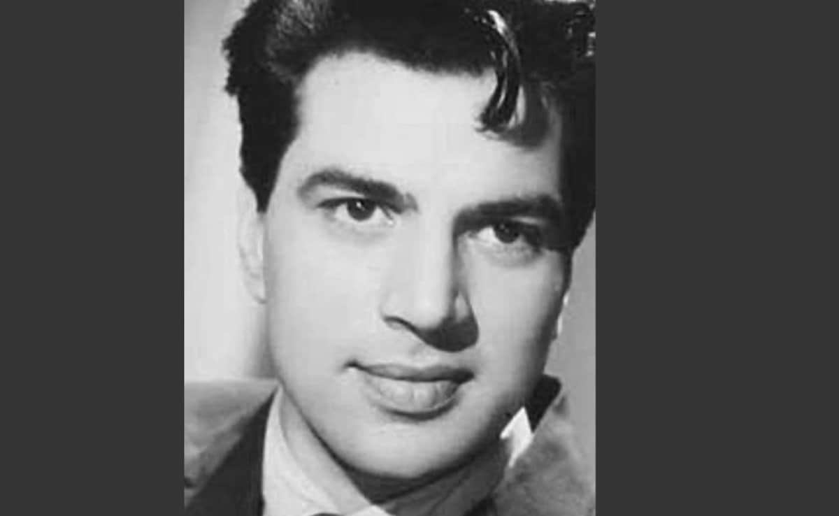 Kiara Advani shared an old picture of Dharmendra on her Instagram stories. Photo: Kiara Advani/ Instagram