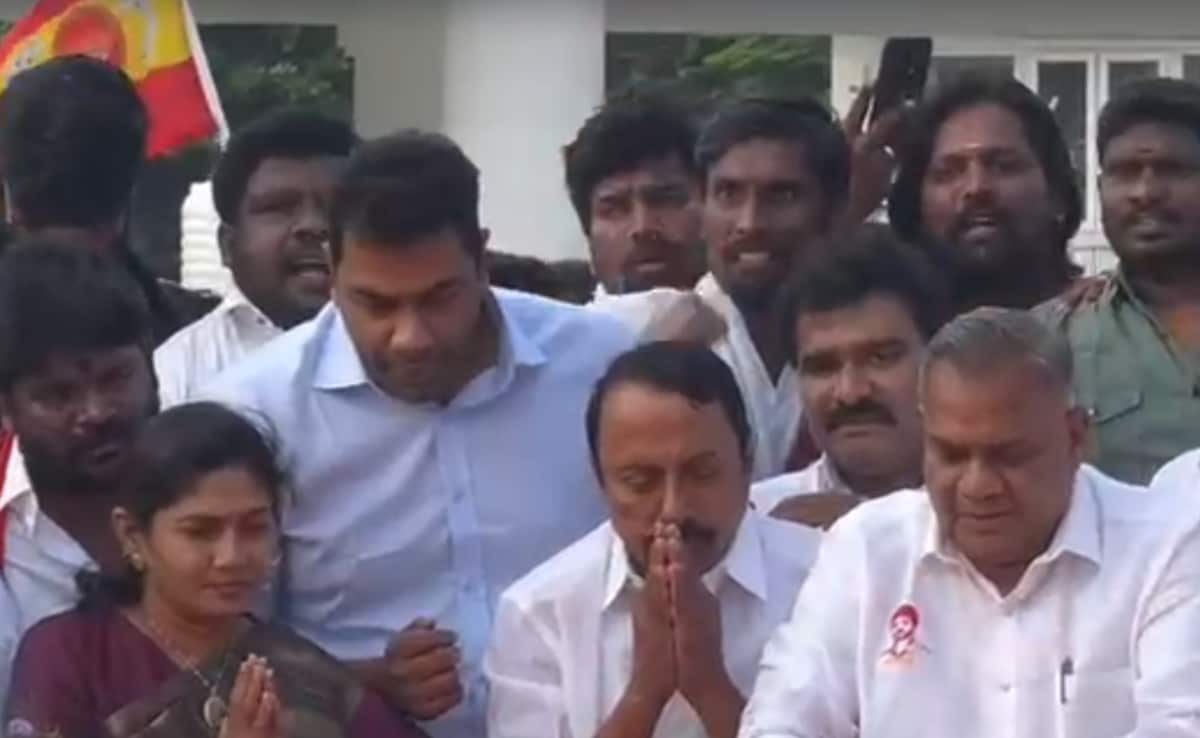 Expelled AIADMK Leader Asked If Actor Vijay Carries MGR's Legacy. What He Said