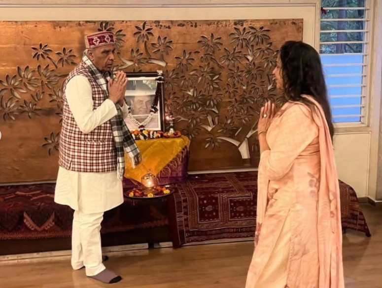 धर्मेंद्र के जाने के बाद हेमा मालिनी से मिलने पहुंचे बीजेपी नेता जगदम्बिका पाल, शेयर की घर की तस्वीरें