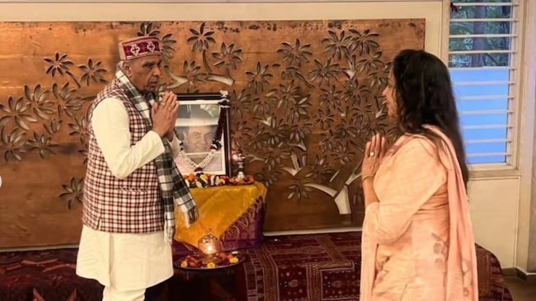 धर्मेंद्र के जाने के बाद हेमा मालिनी से मिलने पहुंचे बीजेपी नेता जगदम्बिका पाल, शेयर की घर की तस्वीरें