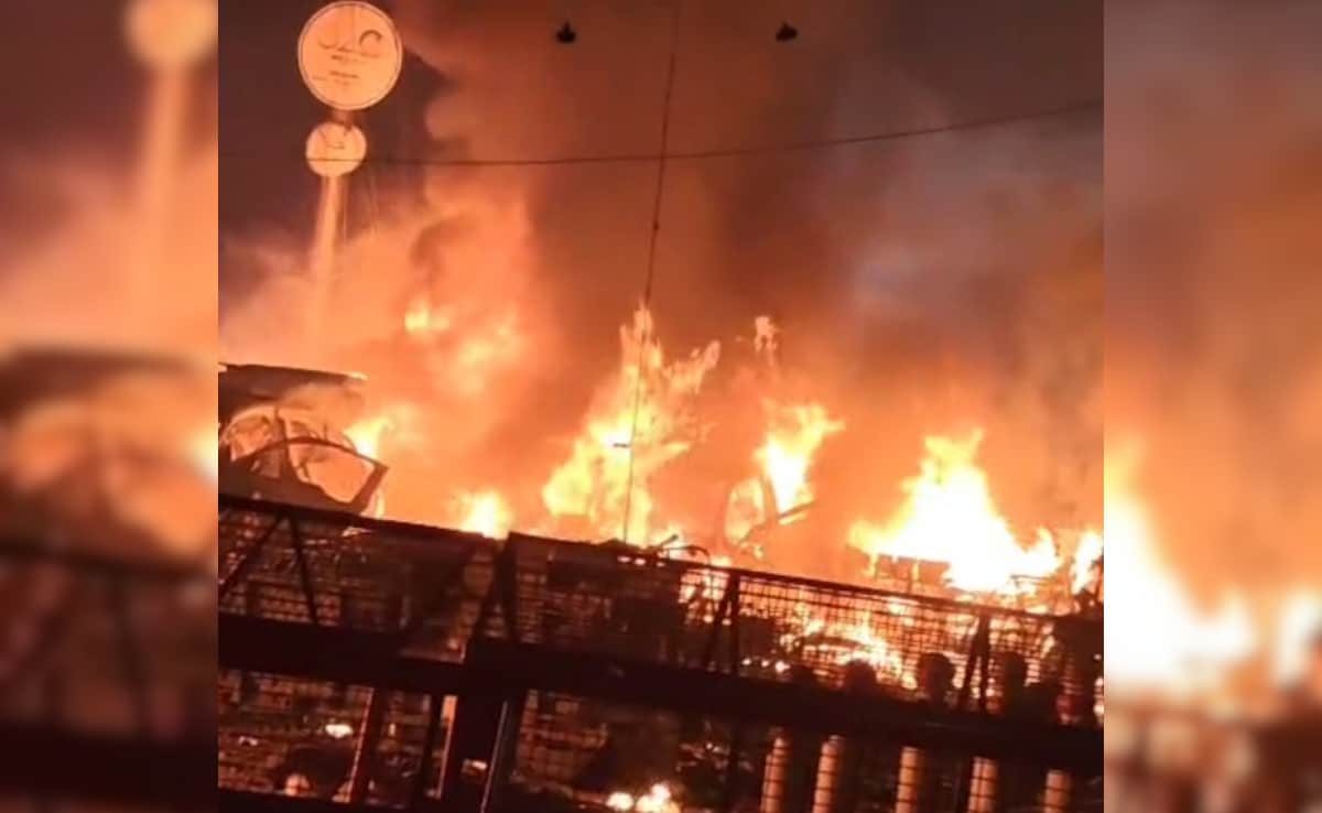 दिल्ली के लाल किला के पास विस्फोट कहां हुआ, किस गाड़ी में हुआ धमाका? अब तक क्या पता है