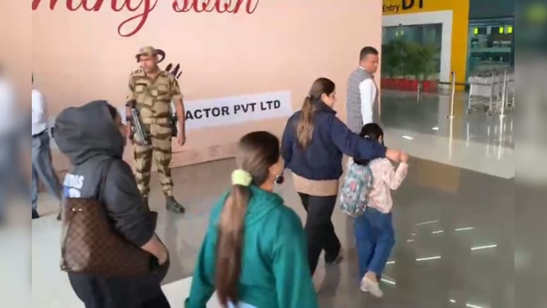 रोहिणी के बाद लालू की तीन और बेटियां पटना से रवाना, जानें कहां हुई है रागिनी, हेमा और अनुष्का की शादी