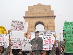 15 Arrested For Using Pepper Spray On Delhi Cops During Air Pollution Protest