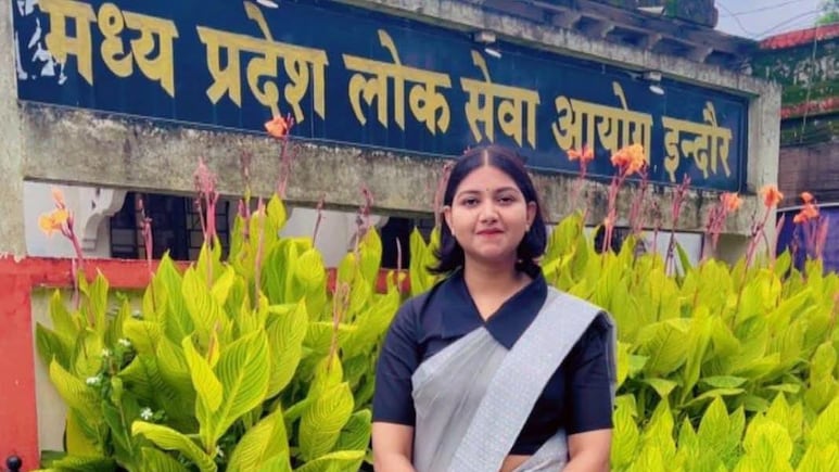 सरपंच की बेटी बनीं DSP, हर दिन 10-12 घंटे करती थी पढ़ाई, मोनिका धाकड़ ने दूसरे अटेम्प्ट में लिखी सफलता की नई कहानी