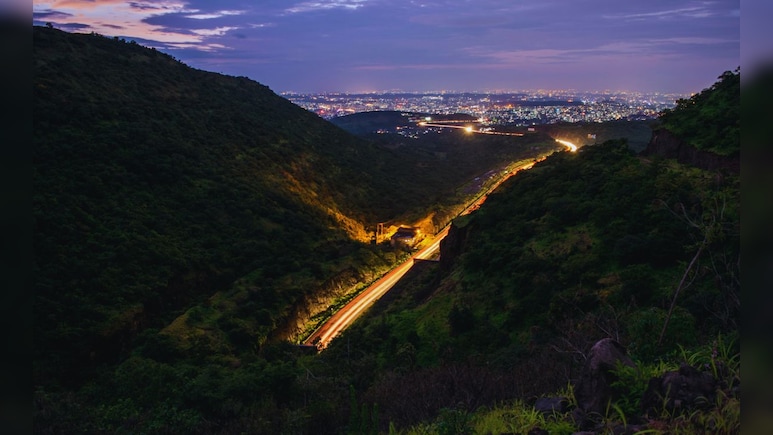 Pune News : पुण्यात भीतीचं वातावरण, रात्री फिरणं झालंय धोक्याचं; पहाटे 3 वाजताचा धक्कादायक Video आला समोर