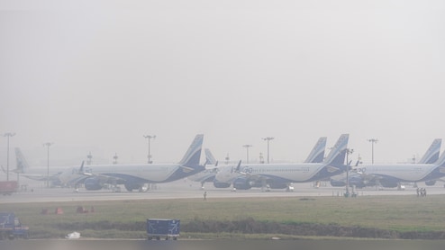 जहरीले धुएं के साथ कोहरे ने दिल्ली NCR को घेरा, नोएडा, गाजियाबाद से गुरुग्राम तक कैसे भाग रहा प्रदूषण का मीटर