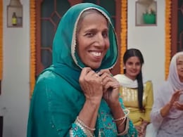 66 साल की हीरोइन के साथ होते थे रोमांटिक सीन, कैमरा ऑफ होते ही पैर छूकर माफी मांगता था हीरो