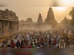 पिछले 20 साल में कई मंदिरों में हुई आंध्र प्रदेश जैसी भगदड़, यहां देखें दर्दनाक हादसों की पूरी लिस्ट पिछले 20 साल में कई मंदिरों में हुई आंध्र प्रदेश जैसी भगदड़, यहां देखें दर्दनाक हादसों की पूरी लिस्ट